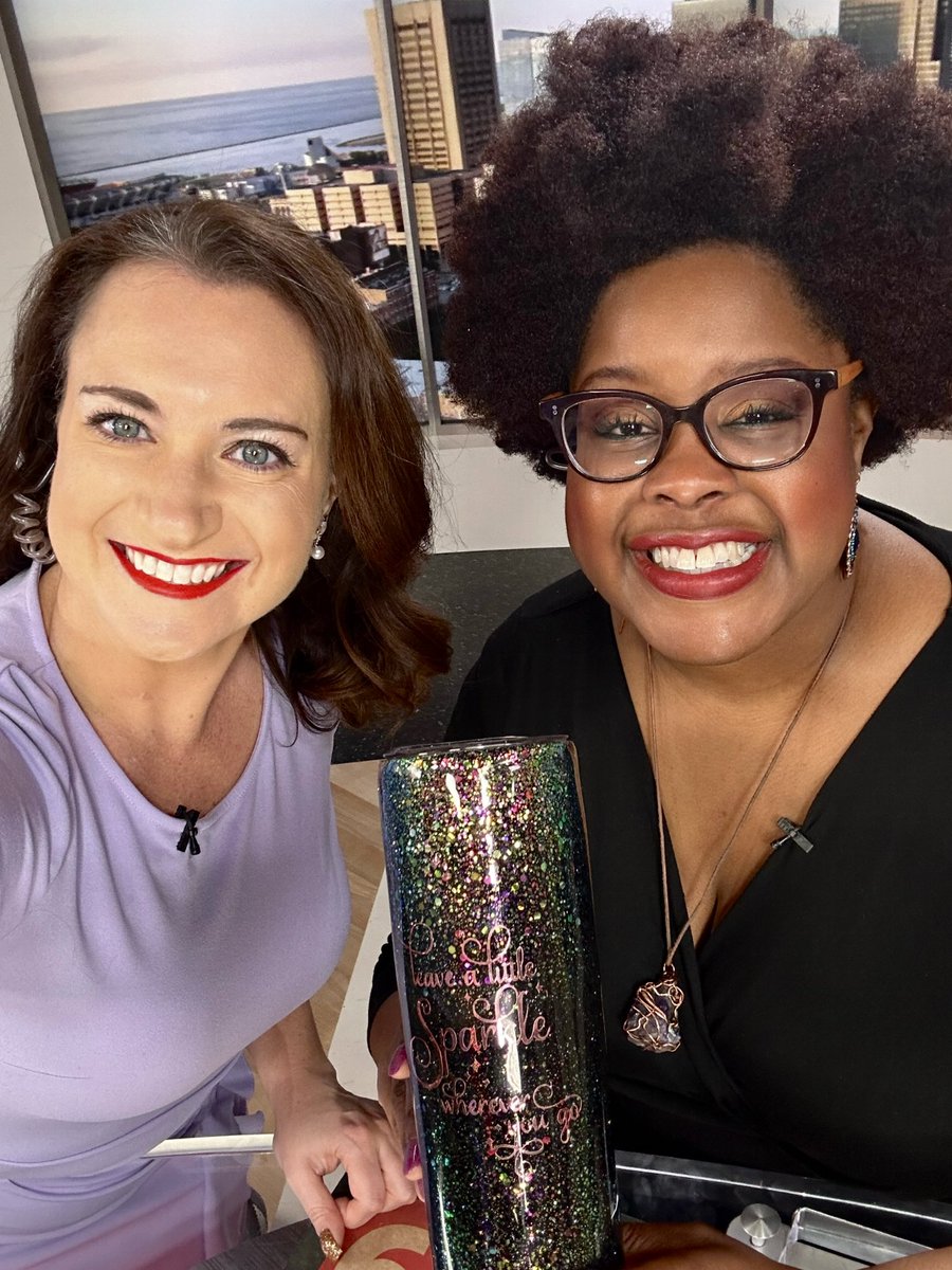 GarofaloWX's tweet photo. First weekend morning show on @cleveland19news with @TVNewsLady ✨Hope you join us this morning...good morning everyone, bring your sparkle everywhere you go! ☀️ #amnewsers #goodmorning #setsisters https://t.co/vN7N8Ap3D1