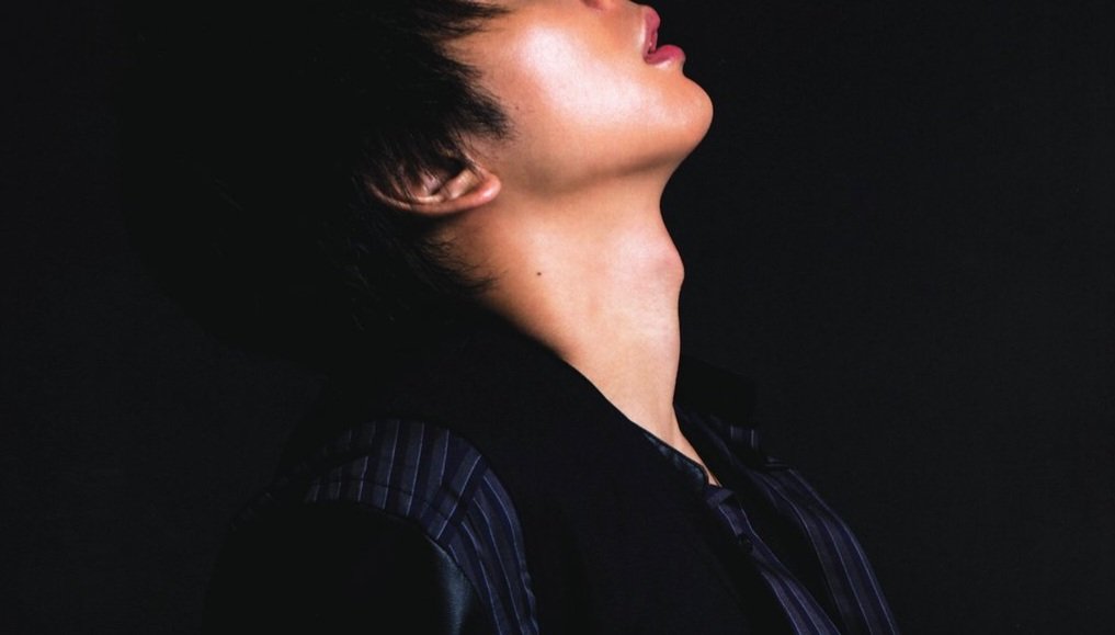 Natsuki_astral's tweet photo. 『ほら見て』顔をあげれば静かに私たちを照らすお月様が居た。「きれい」『月、見ると安心しない？』「え？」『どこに居ても見てる月は一緒じゃん？』あの日あなたが言った言葉で、一人の夜も悲しい夜も嫌な事があった夜も、すべての夜を愛せるようになったんだ。私は今、あなたと同じ世界で生きてる。 https://t.co/o5pTswhWLs
