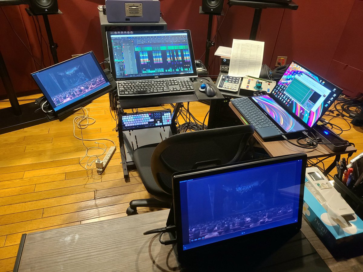 ヴァグラントの放映が終わりました。
バンドとしても参加、そしてエンジニアとして2公演約5時間の音の放送用ミックスもなかなかの作業量でしたが、とても楽しかったし勉強になりました。
早速Blu-ray等の作業に入ってます♫
#ヴァグラント