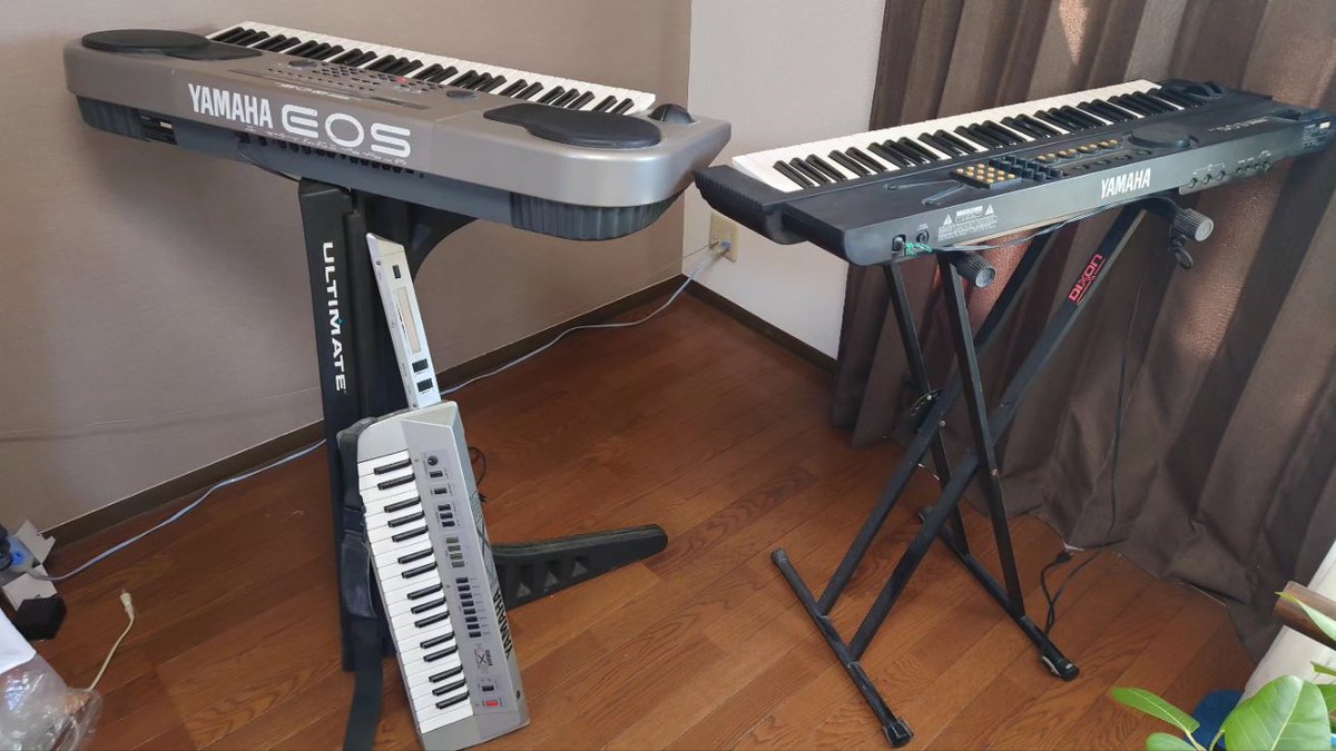 tadstader's tweet photo. 30年前に使用していたULTIMATE STANDを出して大学生の頃を思い出して弾いてみた♪
#EOSYS200
#EOSB200
#EOSB500
#SY85
#TMNETWORK
#シンセサイザー https://t.co/G4X3ZgeqAa