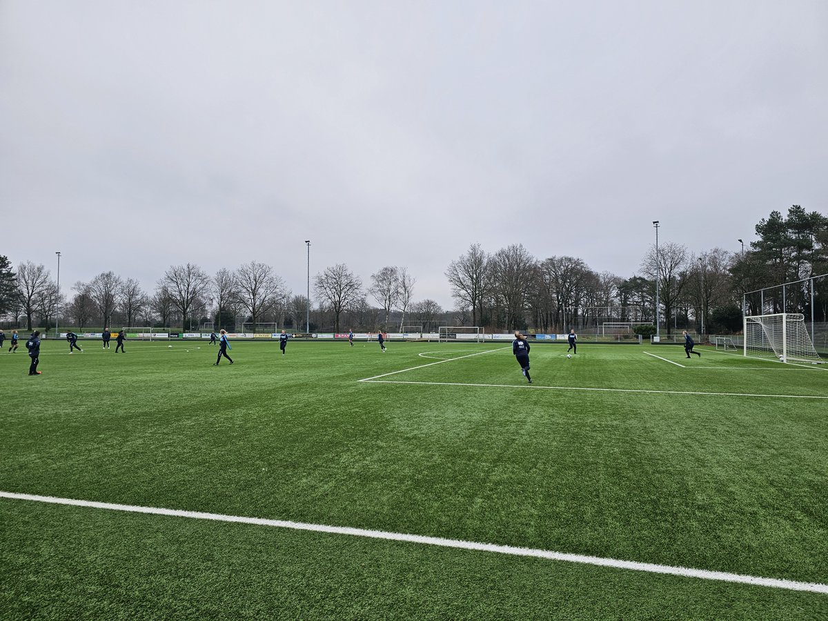 FletcherFootbal's tweet photo. Dit weekend zijn 𝐉𝐕𝐕, @svDWO, @RKSVBlauwZwart, @_ForumSport, @Unitas30, @vvKethelSpaland, @vvwernhout en @VVSteenwijk 𝐎𝟏𝟕 te gast voor een trainingskamp.
Wij wensen de teams succes!
#JVV #svdwo #rksvblauwzwart #forumsport #unitas30 #kethelspaland #vvwernhout #vvsteenwijk https://t.co/Szk8VyUw5z