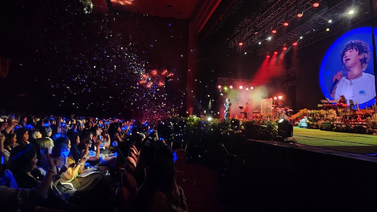 pulpliveworld's tweet photo. And that's a wrap! Our kilig was overflowing until the last note! Thank you everyone and get home safely with fond memories of this extraordinary evening with YESUNG. 💙

#UnfadingSenseInManila #YESUNGinMANILA https://t.co/TMsU8jwdlc