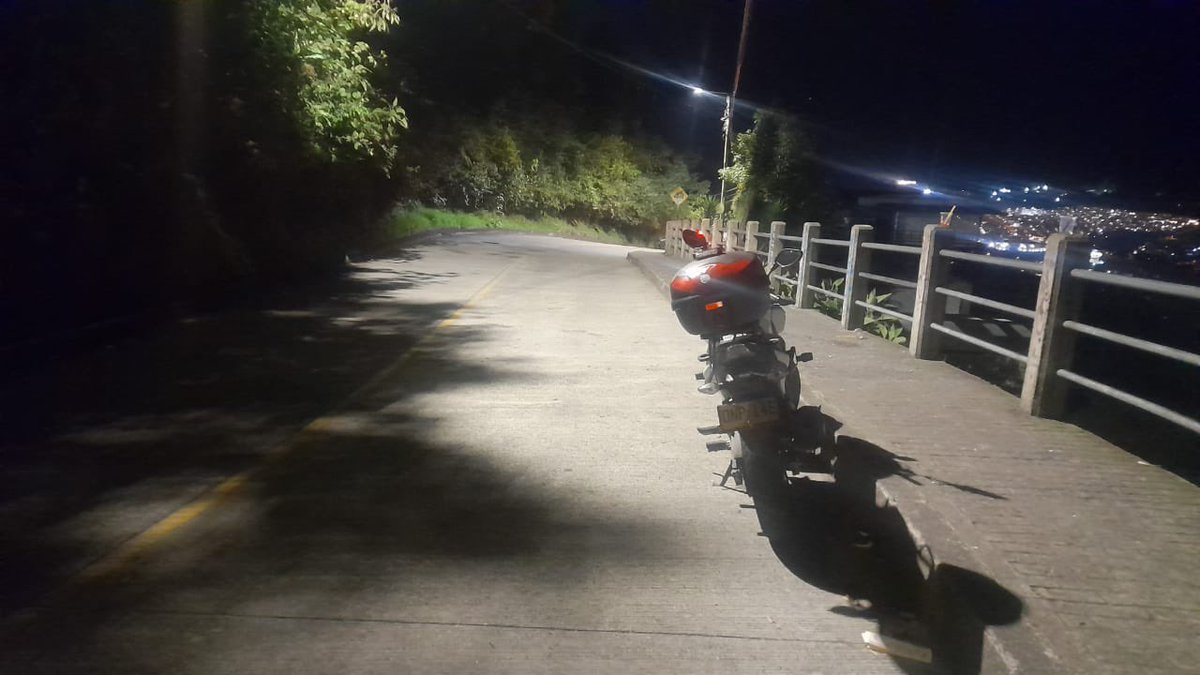 SecMovilidadMzl's tweet photo. #MovilidadManizales
En horas de la noche, trabajamos arduamente para despejar #malparqueados y garantizar un tráfico fluido durante la celebración de la 🎉#FeriadeManizales. Sector #AltodelPerro.
¡La movilidad de Manizales es nuestra prioridad! #MovilidadSegura https://t.co/u3ptHhzn99