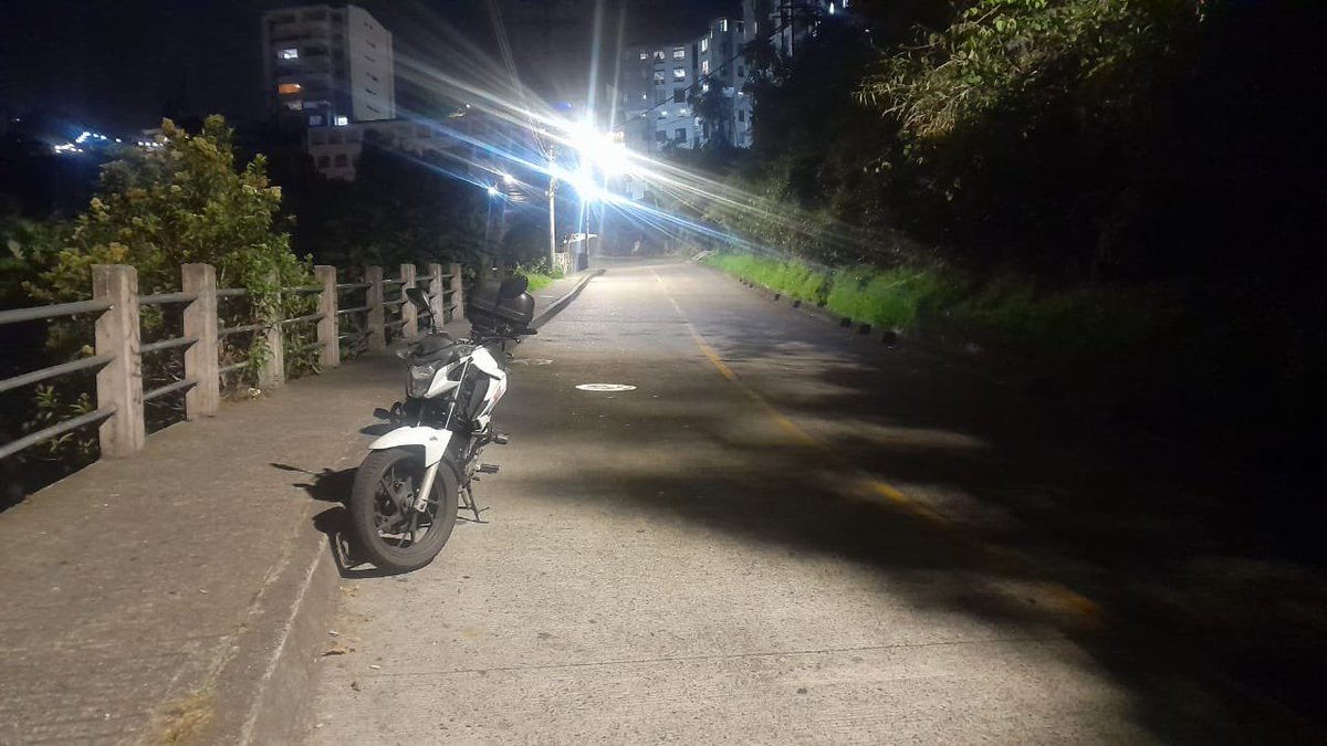 SecMovilidadMzl's tweet photo. #MovilidadManizales
En horas de la noche, trabajamos arduamente para despejar #malparqueados y garantizar un tráfico fluido durante la celebración de la 🎉#FeriadeManizales. Sector #AltodelPerro.
¡La movilidad de Manizales es nuestra prioridad! #MovilidadSegura https://t.co/u3ptHhzn99