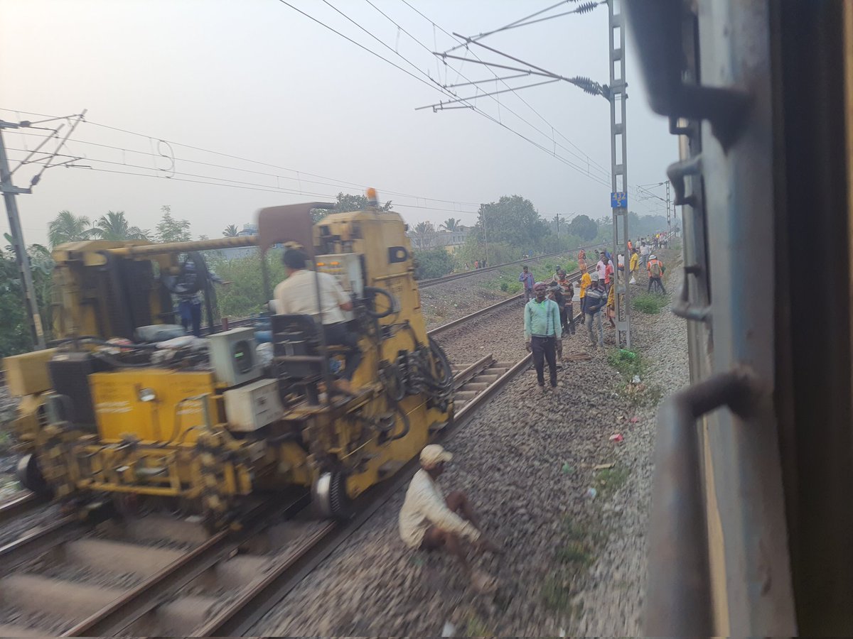 apratimsai9's tweet image. #OdishaRail #Updare

Track Upgradation Work in Full Swing Between #BBSN &amp;amp; #BNBH in #Barang #Bhubaneswar Section of @DRMKhurdaRoad @EastCoastRail!

Good to see the Much Awaited Changes Manifest!
@OdishaRail