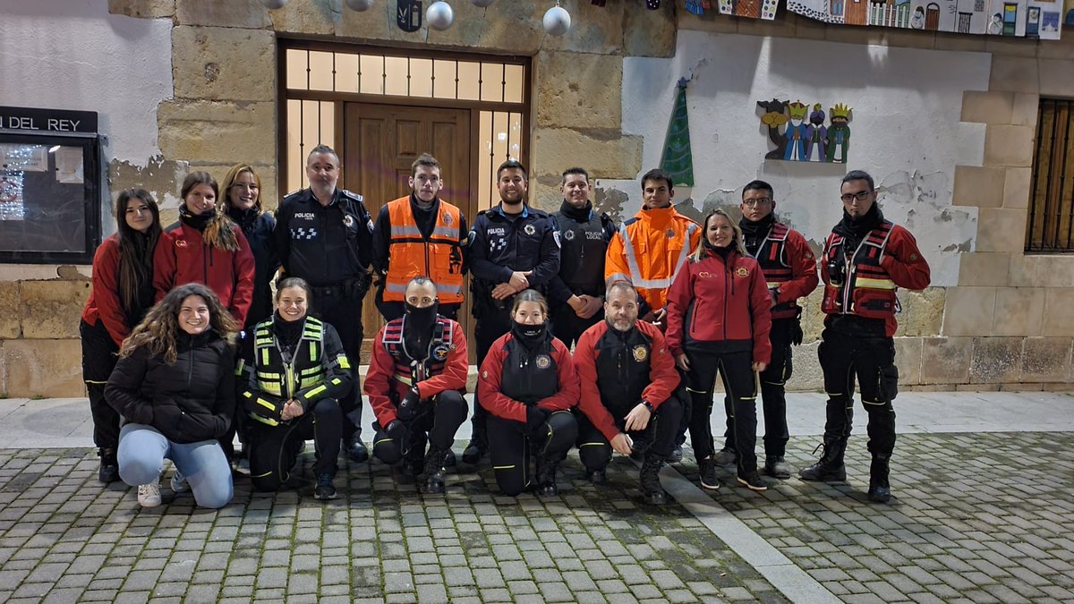 UREMEMERGENCIAS's tweet photo. Dispositivo Cabalgata de Reyes Torrejón del Rey  2024.
En Colaboración con Policia Local y Protección Civil. Felicidades por el dispositivo, compañeros.  @TorrejonReyCity https://t.co/JoPPgZcerj