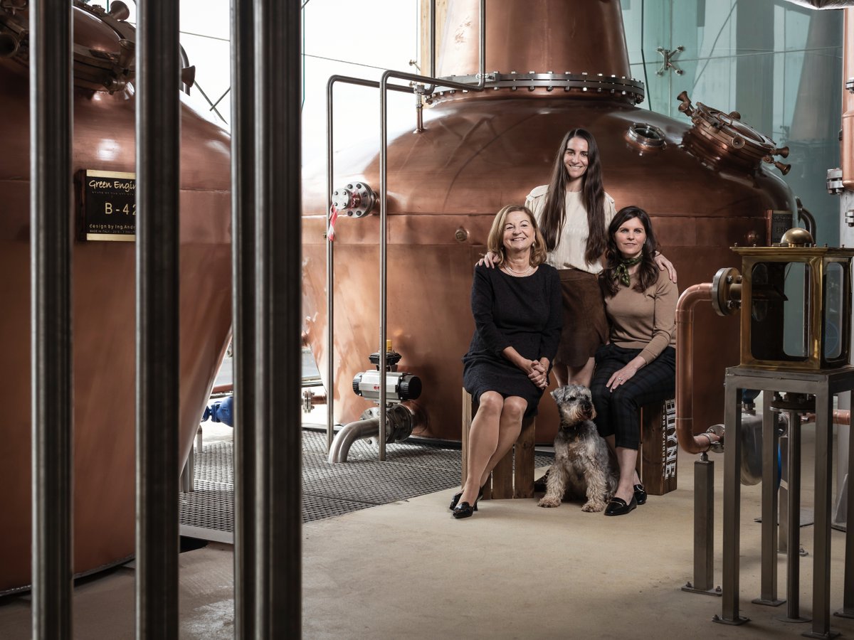 Boanndistillery's tweet photo. Nollaig na mBan Shona Daoibh 🥃
We'd like to wish you all a happy Nollaig na mBan from #BoannDistillery
#irishdistillery #irishwhiskey #whiskey #distillery #singlepotstill #familyowned https://t.co/5iA4J8BT3x