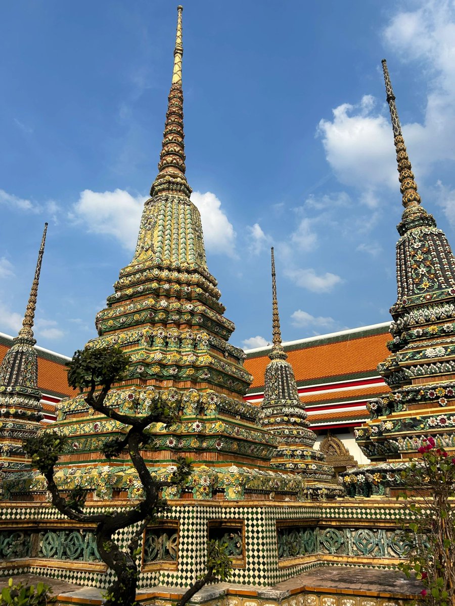Funky662's tweet photo. Bangkok Thailand
Thailand is still big.
Think of it as a country that mixes glory and poverty.
The name of the religious land is not given for nothing. Giant Buddha statues, The giant Buddha statues and golden Buddha statues everywhere are stunning. https://t.co/IpvYDMSnix