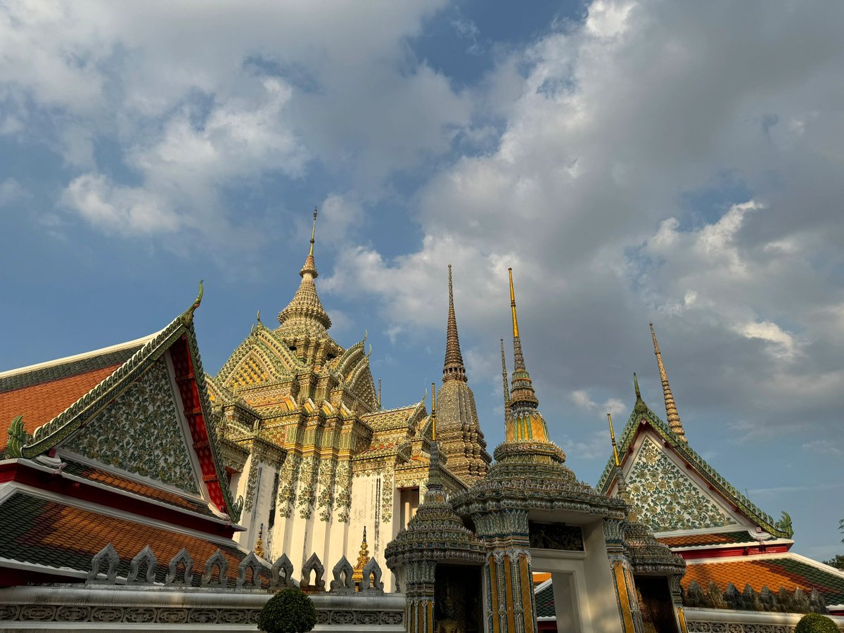 Funky662's tweet photo. Bangkok Thailand
Thailand is still big.
Think of it as a country that mixes glory and poverty.
The name of the religious land is not given for nothing. Giant Buddha statues, The giant Buddha statues and golden Buddha statues everywhere are stunning. https://t.co/IpvYDMSnix