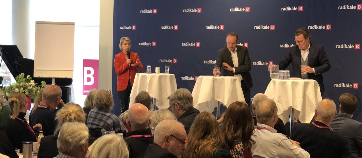 lykkefriis's tweet photo. Europa bør få (endnu mere) gang i energieffektivitet og udbygningen af de energipolitiske motorveje. Et godt sted at starte er det længe ventede brintrør ml. 🇩🇰og 🇩🇪 Tak til @martinlidegaard @mortenhelveg for god debat i Nyborg - og tak for fornem hundeservice #eudk #dkgreen https://t.co/qA46jFpzMS