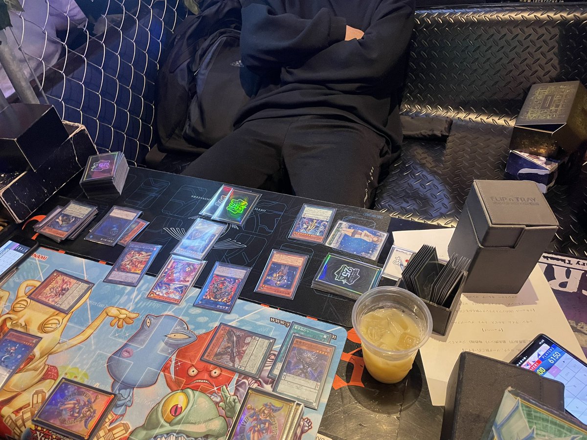 TCGBarUrNight's tweet photo. 他人のデッキでイケイケドンドンなありりえくんです
#ウルナイト https://t.co/rjsj2st4oi