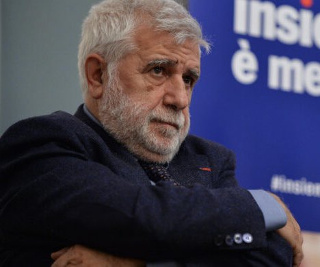 Se ne andato Giulio Santagata. Uomo di profonda cultura e politico di una generazione che ha dato molto al Paese e di cui oggi si avverte l’assenza. Ti sia lieve la terra.