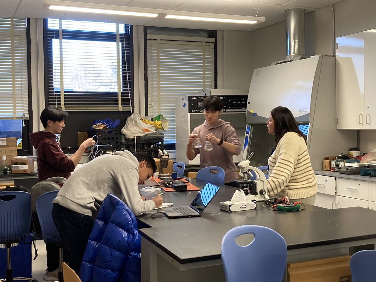 Roslyn HS students started out the year strong with their research projects! Gearing up for the @waclighting Research Fair April 14! Registration for students and judges open now!