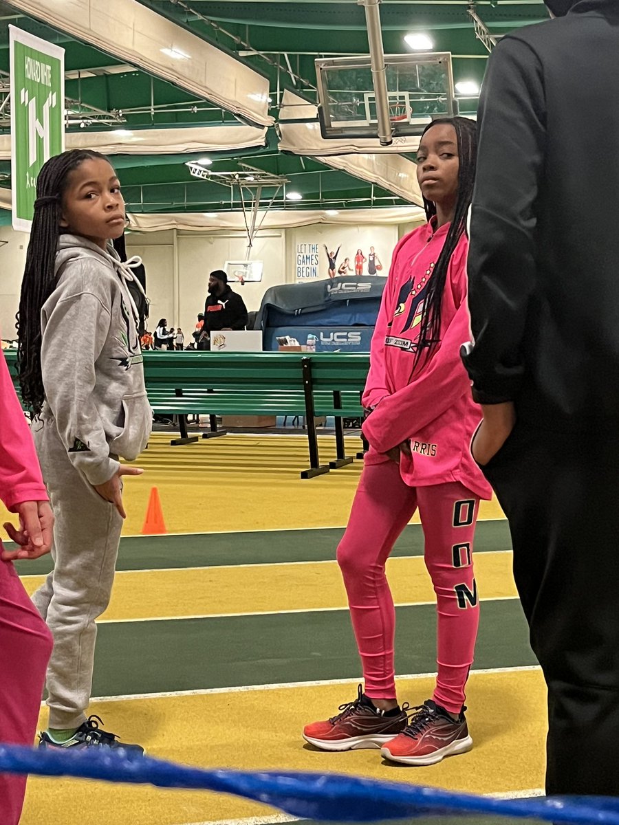 AlexisHZoom's tweet photo. Warming up my team for King and Queen meet at Boo Williams 💪🏾 https://t.co/PqALJXhhmZ