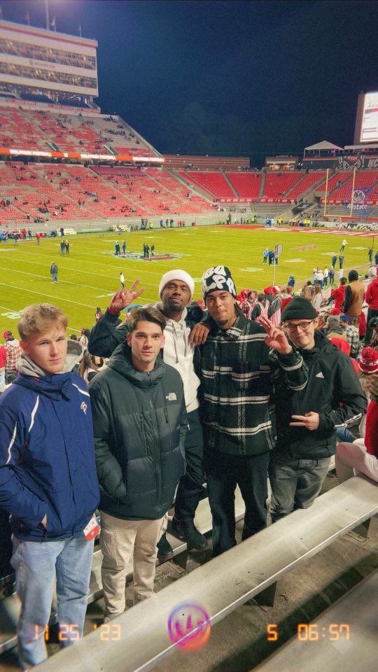 Onlyhereforfu11's tweet image. I just happen to know a cool kid that turns 23 today! Happy Birthday Zach!#sonshine #ohana #thingone #winger #soccerlife #momlife