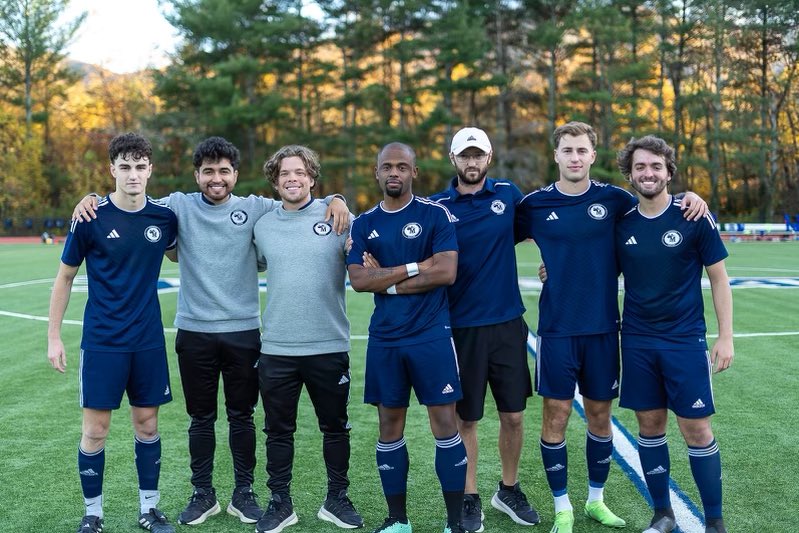 Onlyhereforfu11's tweet image. I just happen to know a cool kid that turns 23 today! Happy Birthday Zach!#sonshine #ohana #thingone #winger #soccerlife #momlife