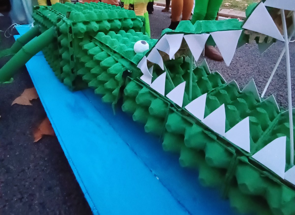 Ayer <a href="/AMPANuriaEspert/">AMPA Nuria Espert</a> participamos por primera vez en <a href="/cabalgataHTZ/">Cabalgata Participativa de Hortaleza</a> . Nuestro cocodrilo repartió ilusión entre pequeñxs
 y mayores. Gracias por acogernos con tanta magia.