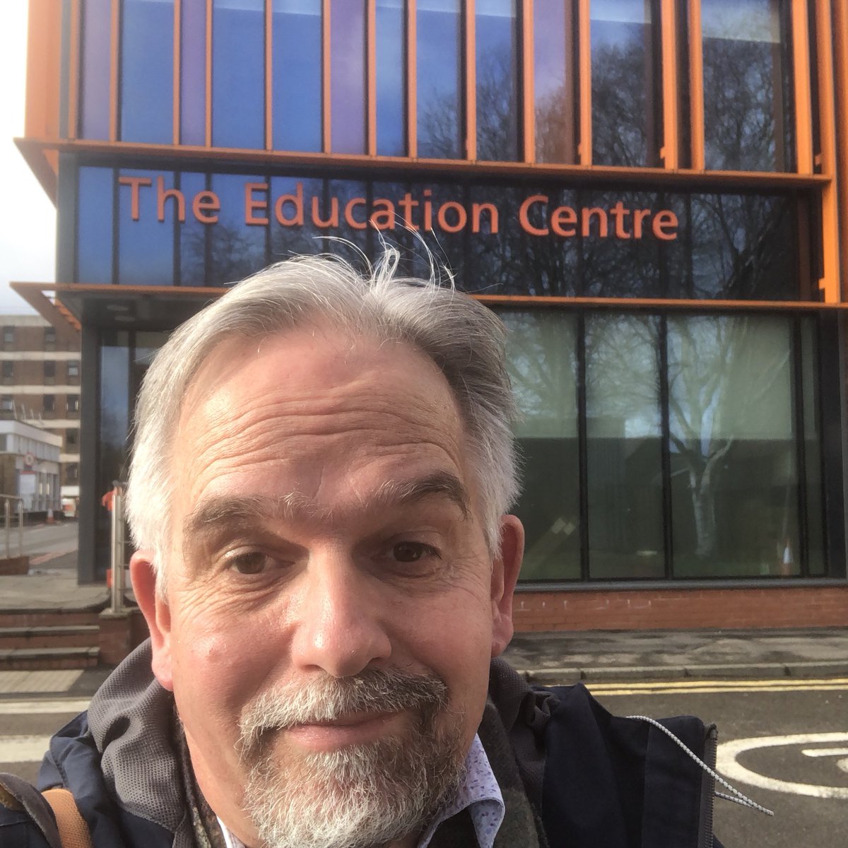 🧵On call #meded tweet neurology is NOT hard if you

1)Take a history 
2)examine the patient 
3)based on 1)&amp;2) try &amp;localise the lesion
4)think about a differential diagnosis 

You CAN make life really hard by NOT doing these things, hence the 🤷‍♂️
More info jnnp.bmj.com/content/86/2/2…