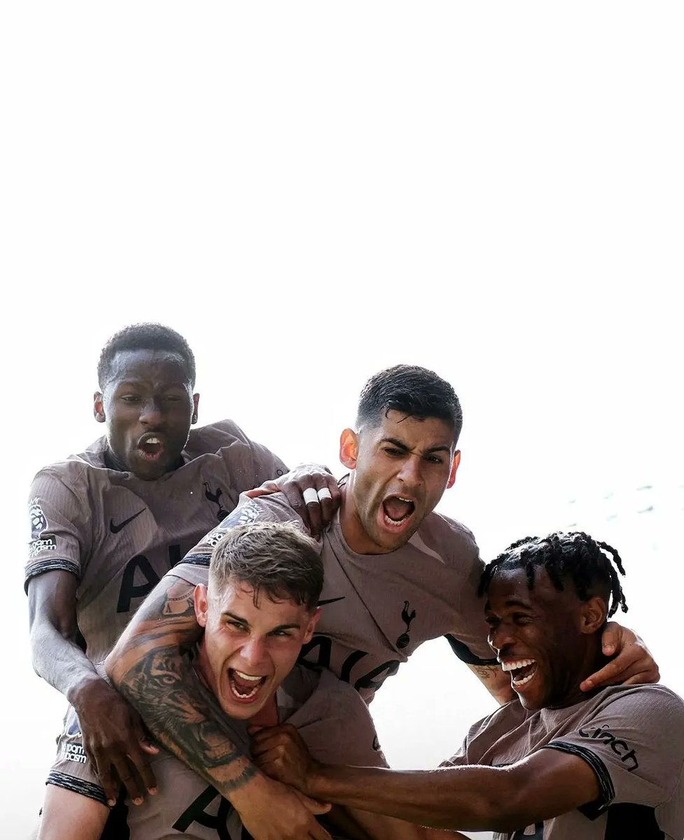 Homes Under the Hammer legend <a href="/DionDublinsDube/">Dion Dublin</a> described it as 'light mushroom', broadcaster <a href="/dannykellywords/">Danny Kelly</a> called it 'puke-coloured', while Nike's <a href="/tomoslangley/">Tom Langley</a> labelled it 'taupe haze'. Read <a href="/eddyfrankel/">Eddy Frankel</a> on colour theory &amp; THAT Spurs kit in issue 12. oofgallery.com/shop-front/p/m…