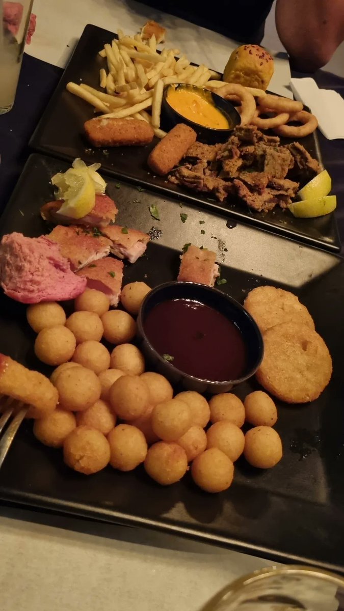 Bachichon's tweet photo. Una cita obligada en la gastronomía de Las Piedras #LaFabricaLP con los platos del Chef internacional #RodrigoDuarte
Con @daniel101lp disfrutando de la noche, la buena comida afinando detalles para éste 2024 https://t.co/QTse1iUEN5
