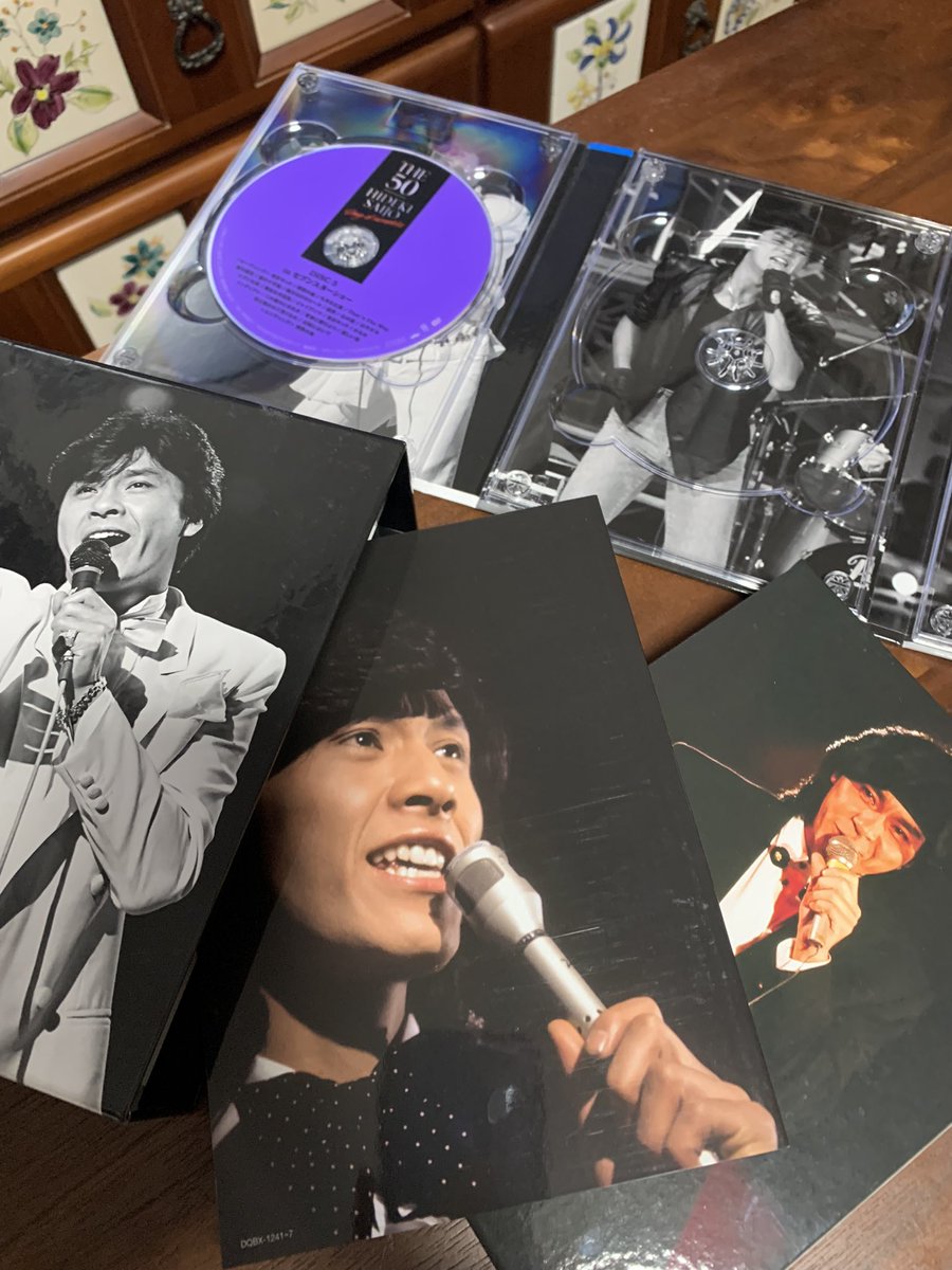 jellylorum0325's tweet image. 観たいテレビもないし、秀樹を観てるのが一番💕　
買って満足で、やっと今夜　　初見。。。
眼福🥳
時々、曲に合わせて振りをしてみる（忘れてる💦）
#TBS  #THE50HIDEKISAIJO
#DVDBOX
#西城秀樹