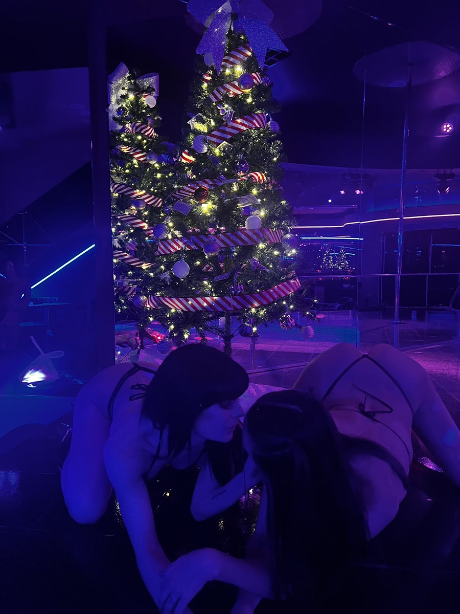 Enjoying the view? 👀 
Lose urself between my legs like <a href="/lanaluxe777/">Goddess Lana🖤</a>  

Let us be wilder than ur imagination &amp; go sub 💸 

Welcum set + Daily content • Solo play • G/G content • rates/sexting • Lingerie • Fetish friendly • Customs  • B/G content &amp; more 

Link in bio 🖤
