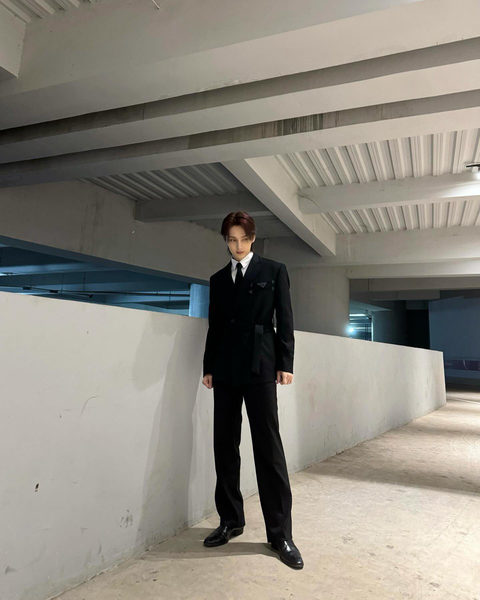 문준휘라는 남자 정말 모든 면에서 잘난 것 같음
얼굴 비율 뭐 하나 빠지는 게 없음