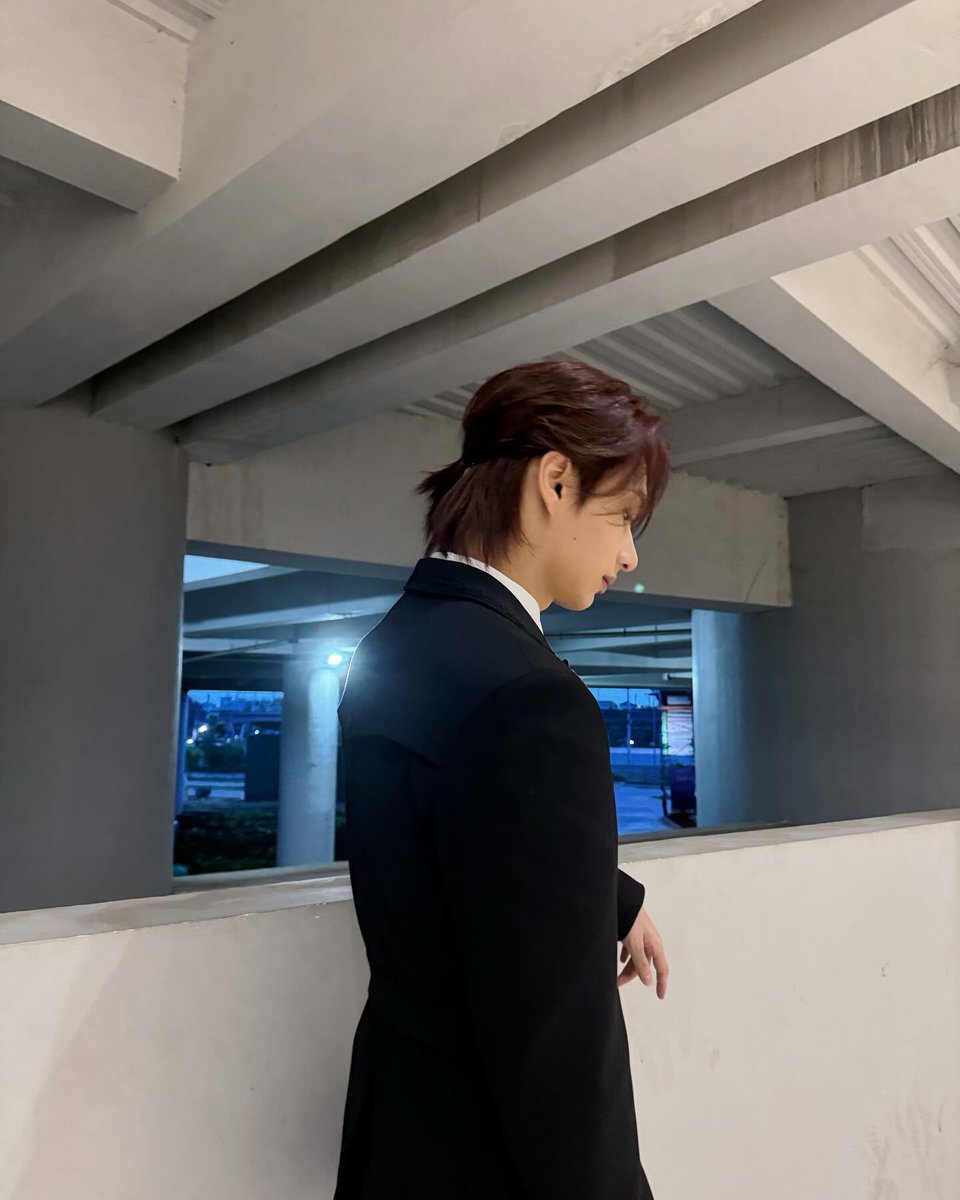 1ovesix's tweet photo. 문준휘라는 남자 정말 모든 면에서 잘난 것 같음
얼굴 비율 뭐 하나 빠지는 게 없음 https://t.co/zKoeRtEF6a