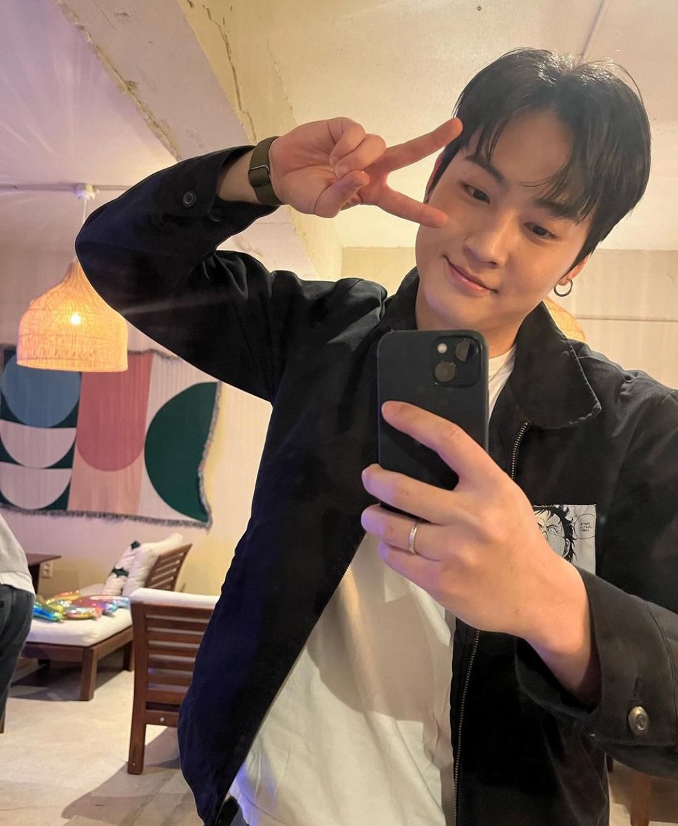 JayB_inDxxair's tweet photo. 올 한해도 잘 부탁해 🌴 https://t.co/MhodCPcXjh