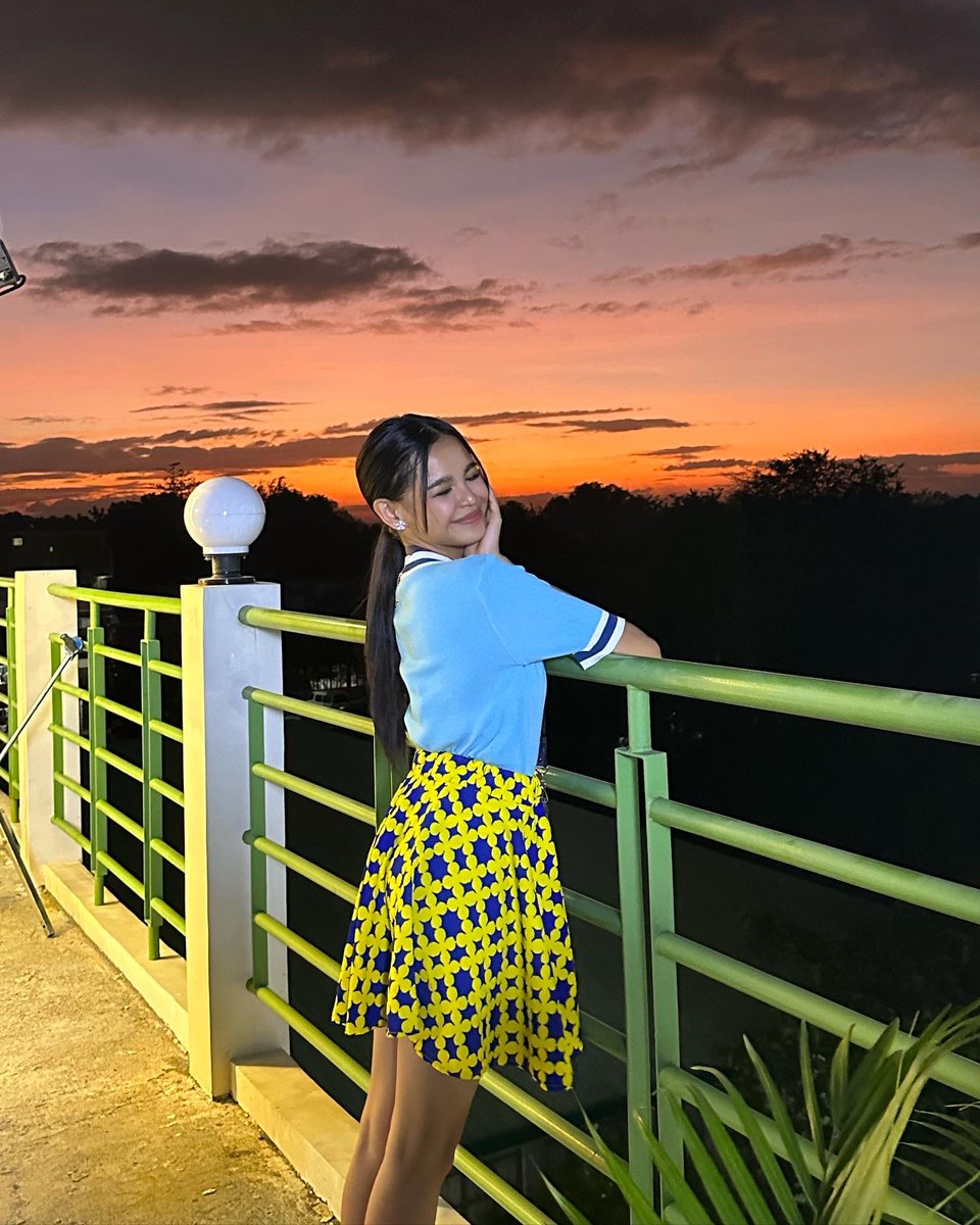 imzephanie's tweet photo. Excited na si Sue bumalik sa school bukas! ✨🤩🎶

#SoundTrip https://t.co/5q83Fp7a1d