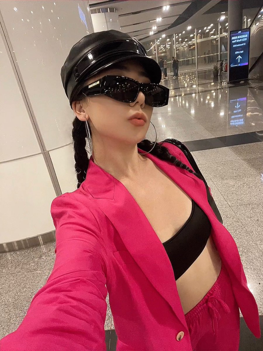 Lexixxi_'s tweet photo. The Maneskin show in Singapore was absolutely amazing!

27.11.23 Singapore expo

#måneskin #maneskin #maneskinofficial #måneskintour #maneskinfans #rushtour #rushworldtour #damianodavid #victoriadeangelis #thomasraggi #ethantorchio #concert #tour #live #singapore #rock https://t.co/Z4SqfykIc7