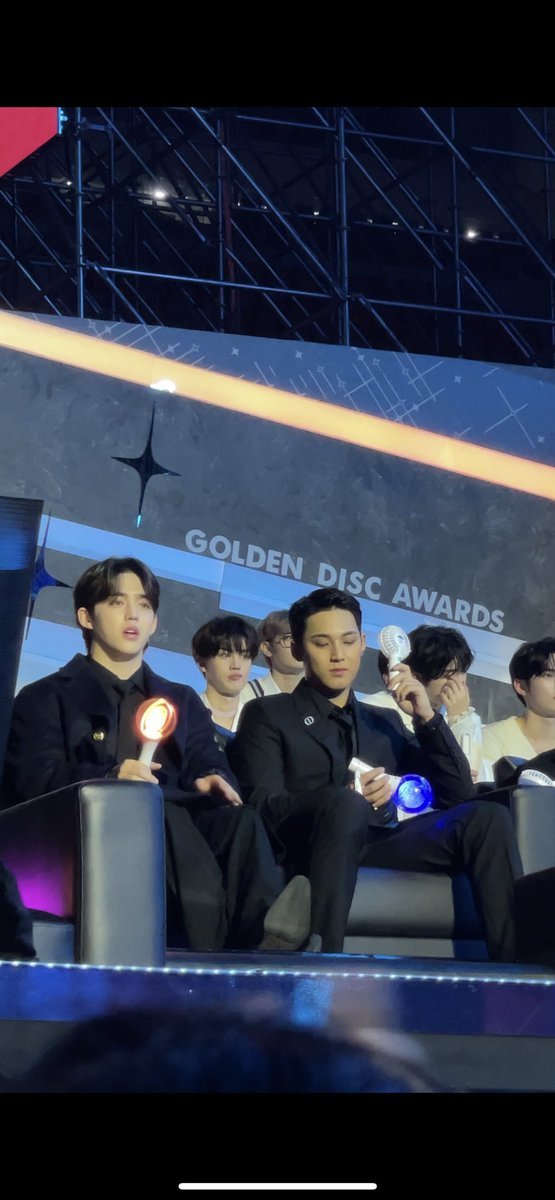 qtdkyeom's tweet photo. CHOI SEUNGCHEOL WITH SEVENTEEN ON GDA OMG 😭🤍 https://t.co/CnbfNXoBh5