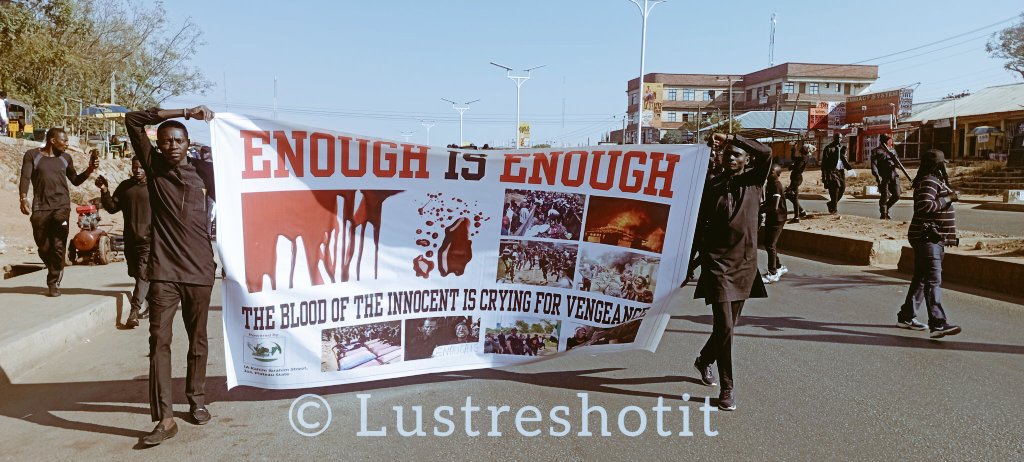 VIC_kutz's tweet photo. Peaceful protests can be a powerful way to raise awareness and demand change. Let's stand together in solidarity, advocating for peace, justice, and an end to Fulani harders killing of Christians on the plateau. 🕊️✊ #PeaceProtest #EndViolence
#PlateauMassacre https://t.co/CSelZu5DmY
