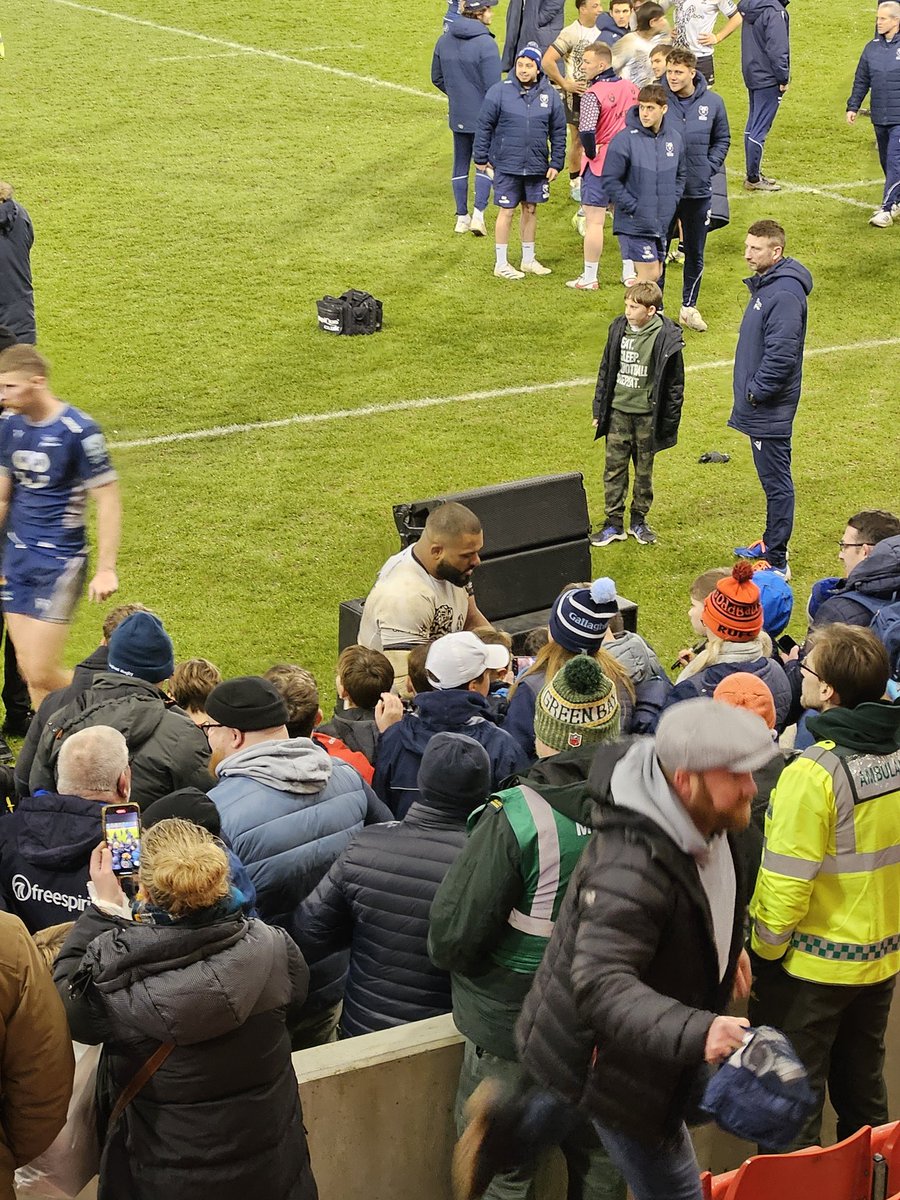 lee9rennox's tweet photo. Still getting over the @SaleSharksRugby defeat last night but thought I would give a shout out to @KyleSinckler made a right fuss of our @RUFCChester u11s at the end of the game getting selfies and signing autographs lovely guy thanks again 🙂 https://t.co/qJvvUEgSub