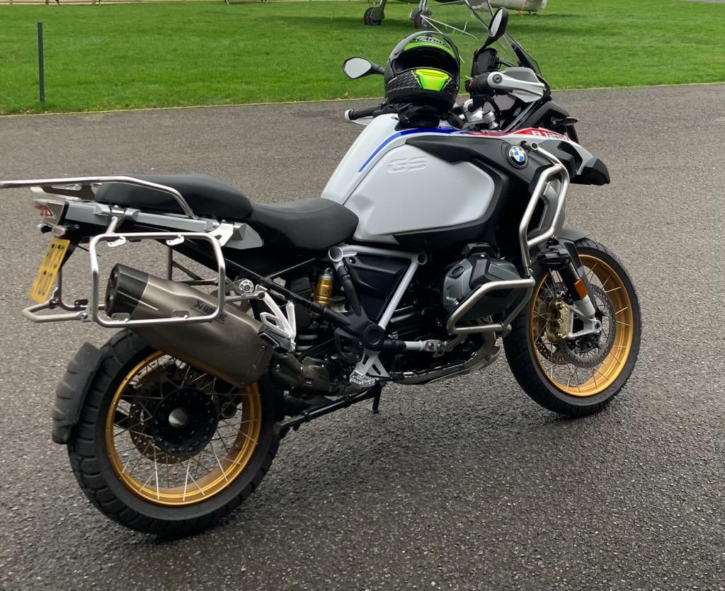 My friend had his BMW GS1250 stolen yesterday between 12-1pm from bike bay Richmond Green/ Friars Lane, Richmond, Surrey. Reg : HK 73 YUO. He’d owned it for 6 Days! Let’s get this bike back …any motor cyclists on X please circulate to your friends & bike shop
