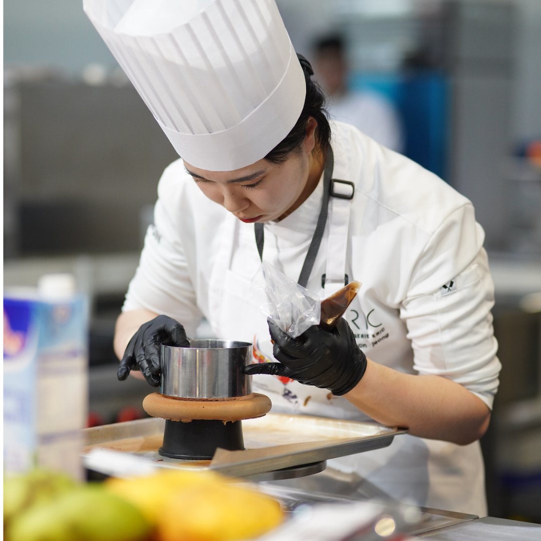 WACSworldchefs's tweet photo. Hoping to win the gold at pastry arts competitions in 2024? ๐
Then join us in Stuttgart, Germany on February 1st, 2024 for our Pastry Arts Competition Seminar ๐
Learn more and register today ๐ https://t.co/PcmHdeUQKj
#CompetitionSeminar #ThisIsWorldChefs #PastryArts https://t.co/17SNlPES40