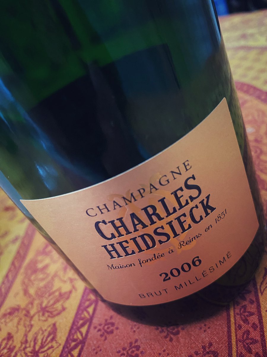 guillaumeaknin's tweet photo. Santรฉ ! #Fuckdryjanuary https://t.co/D4sCJw2iES