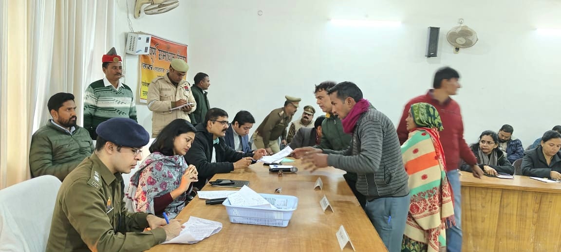 dmraebareli's tweet photo. #संपूर्ण_समाधान_दिवस के अवसर पर तहसील लालगंज में लोगों की समस्याएं सुनकर उसके शीघ्र निस्तारण के निर्देश दिए।
@UPGovt @CMOfficeUP @ChiefSecyUP @InfoDeptUP https://t.co/W0O83cX8ON