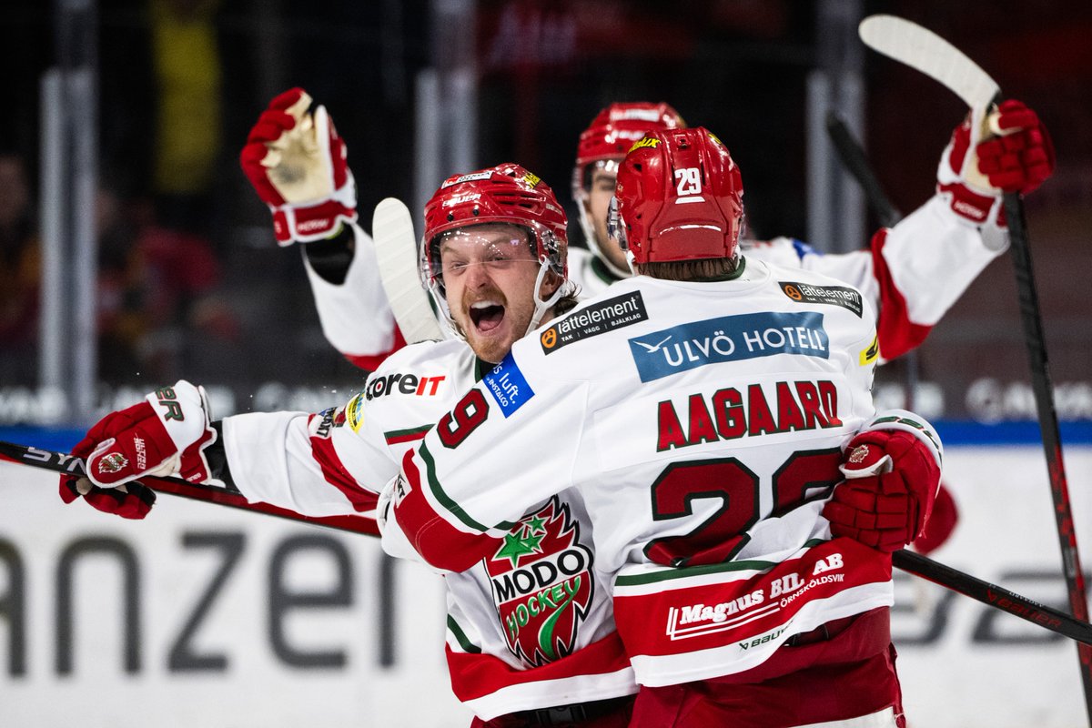 SHLse's tweet photo. Två av ligans formsvagaste lag de tio senaste matcherna möts i Örnsköldsvik. @Modo_Hockey har dock två segrar på de tre senaste. @RogleBK har tio raka matcher utan en trepoängare. Häng med: https://t.co/zXnFVAhfGC
#MODORBK #SHL #twittpuck #ishockey #svsshl https://t.co/RPiX6eQf5z