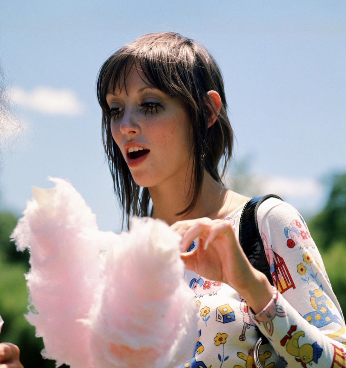 NostosLit's tweet photo. Shelley Duvall eating cotton candy, 1970 https://t.co/LAC6v7grjS
