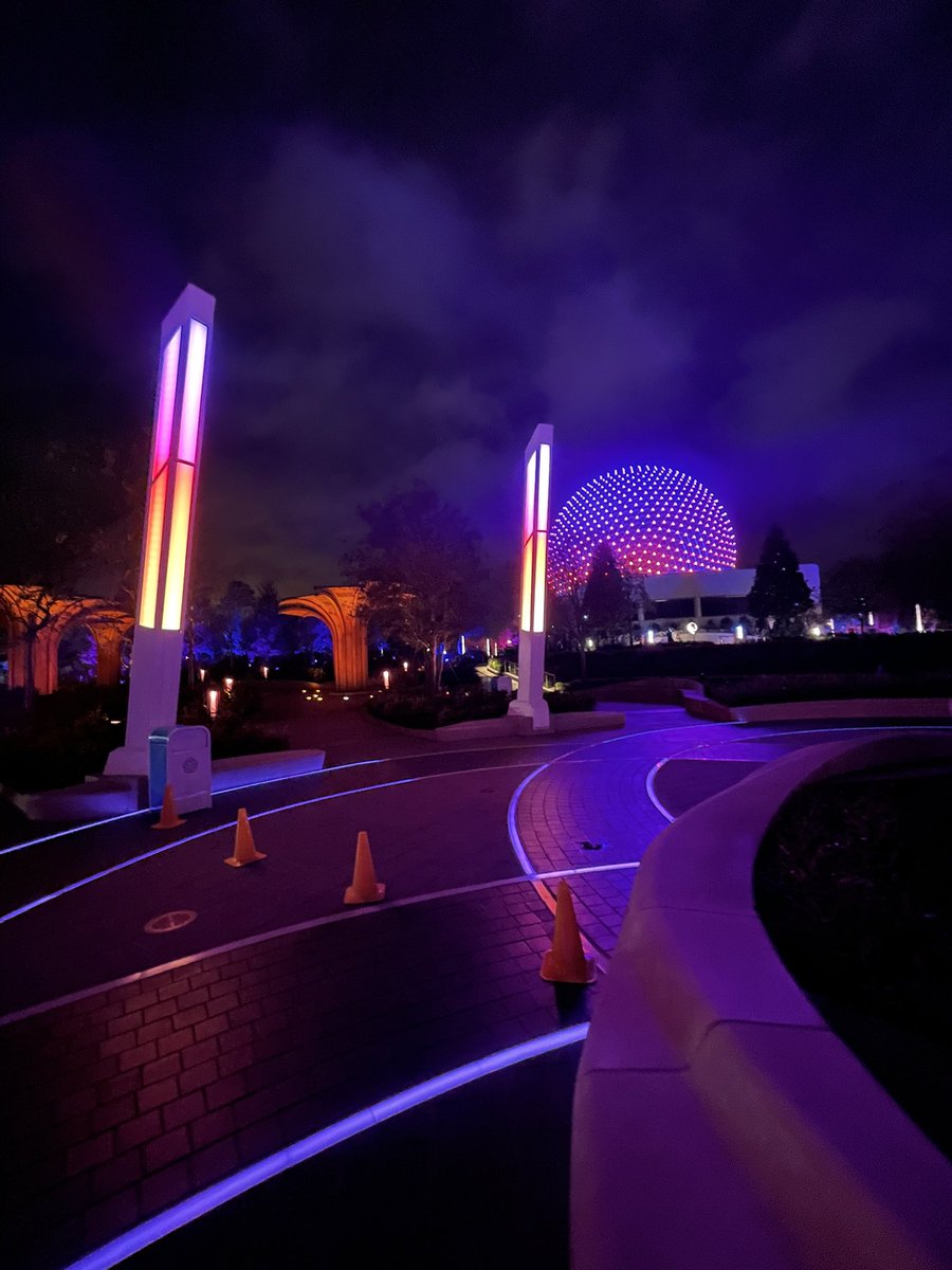 DisneyProject's tweet photo. Fun race this morning #runDisney #halfahalf https://t.co/5rdN3Ft0h2
