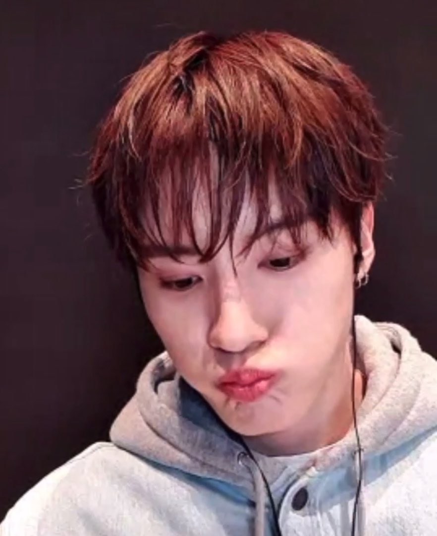 erlillc's tweet photo. 아;; 가라고요                                       아가라구용! https://t.co/UhivDDCoia