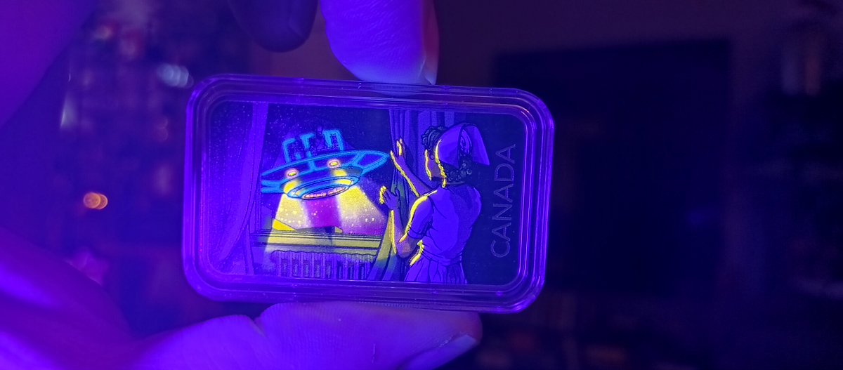 joshuapwarren's tweet photo. If you listened to my latest podcast, you know what these pics are: Jason's Orgone Generator and the Canadian UFO "Coin" under UV . . . https://t.co/Hy7zM1Uomn