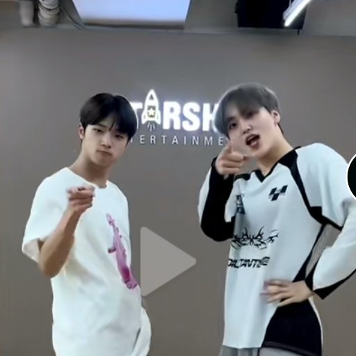 calminhee's tweet photo. "Minhee hyeongjun gak pernah ngumpul? Menjauh? Dilarang starship?" Nggak, pas mereka ikut kalian yang gak tau🙃 https://t.co/DWJiCsjXA8