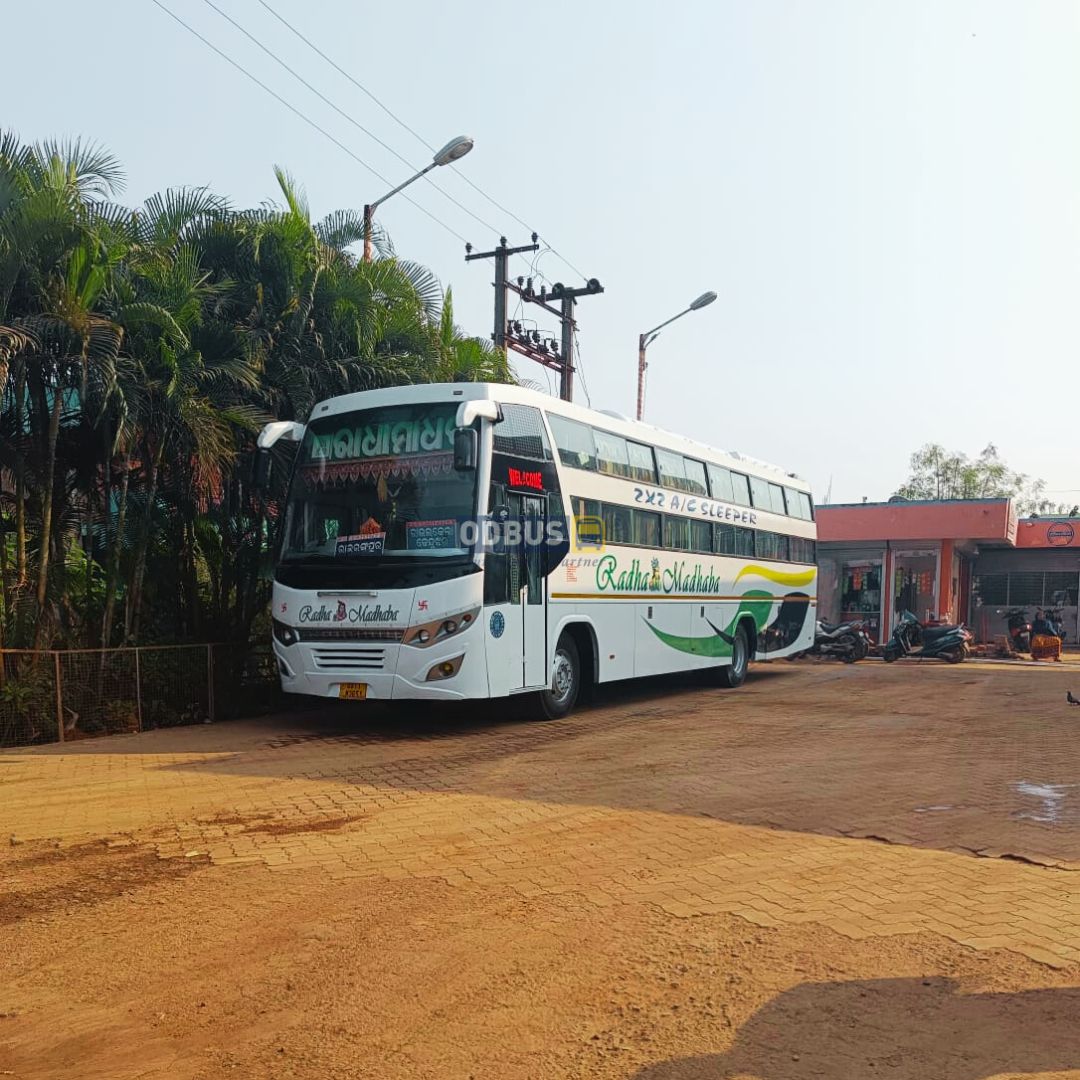 ODBUSOfficial's tweet photo. 💁♀️Radhamadhab Bus🚌
Route👉Baripada to Rourkela
Bus Type👉2+2 Non AC Sleeper + Seater
VIA👉Bisoi, Rairangpur
Location Touch👉#Bisoi, #Begunia, #Rairangpur, #Jashipur, #Singada, #Keonjhar, #Pallahara, #Barkote, #Rajamunda
Book your bus tickets🚌& experience the comfort & luxury! https://t.co/nowvzvY4Kt
