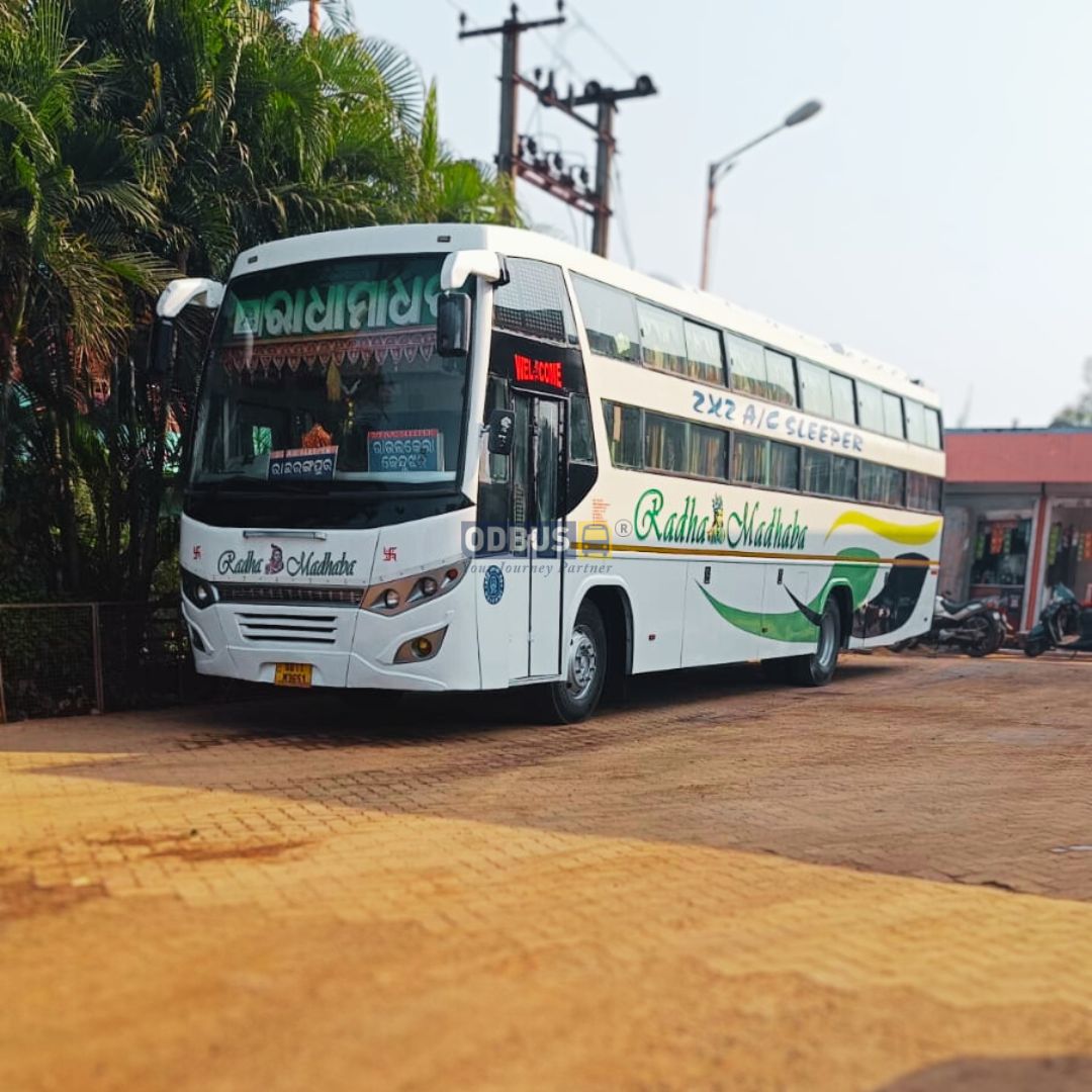 ODBUSOfficial's tweet photo. 💁♀️Radhamadhab Bus🚌
Route👉Baripada to Rourkela
Bus Type👉2+2 Non AC Sleeper + Seater
VIA👉Bisoi, Rairangpur
Location Touch👉#Bisoi, #Begunia, #Rairangpur, #Jashipur, #Singada, #Keonjhar, #Pallahara, #Barkote, #Rajamunda
Book your bus tickets🚌& experience the comfort & luxury! https://t.co/nowvzvY4Kt