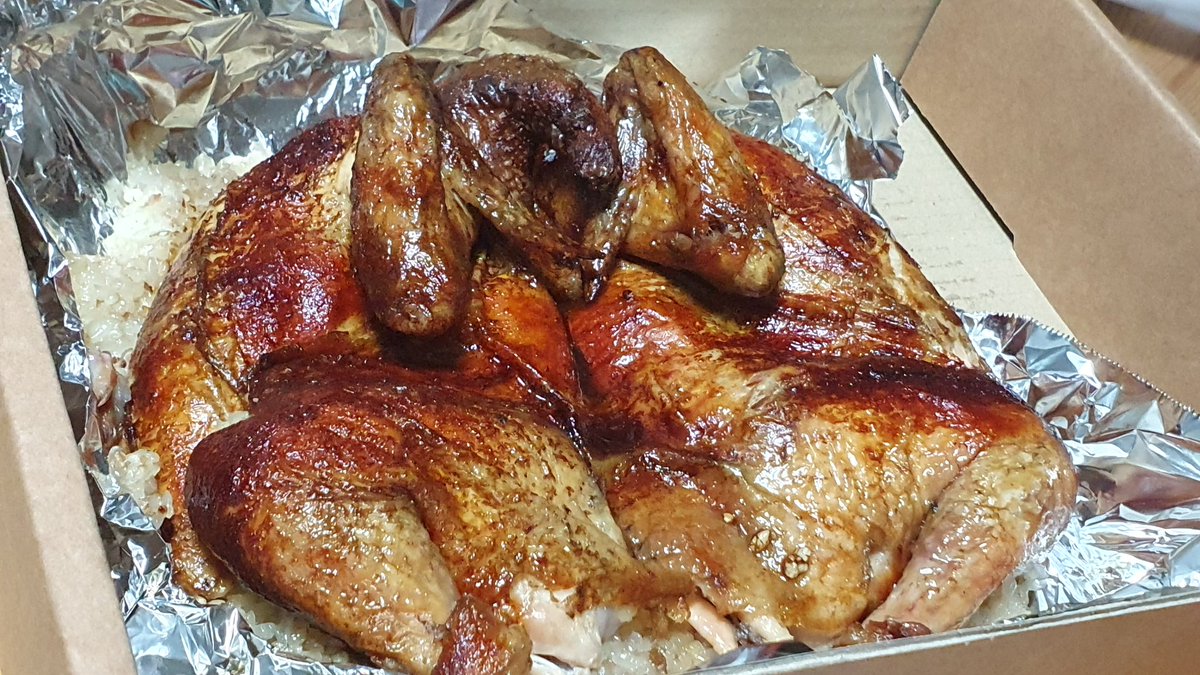 #낭만장작 #광안리장작통닭

간만에 집에서 닭 먹었다.

광안역 부근 낭만장작 통닭 끝내줌 👍👍👍