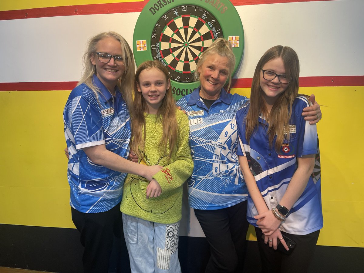 Ok, so I’m sure it’s probably happened before, but so proud of my family…three generations representing Hampshire today, my eldest making her debut and she may not have won, but got a leg and looked so comfortable on the stage 🤩

Just the youngest to go if she wants to!