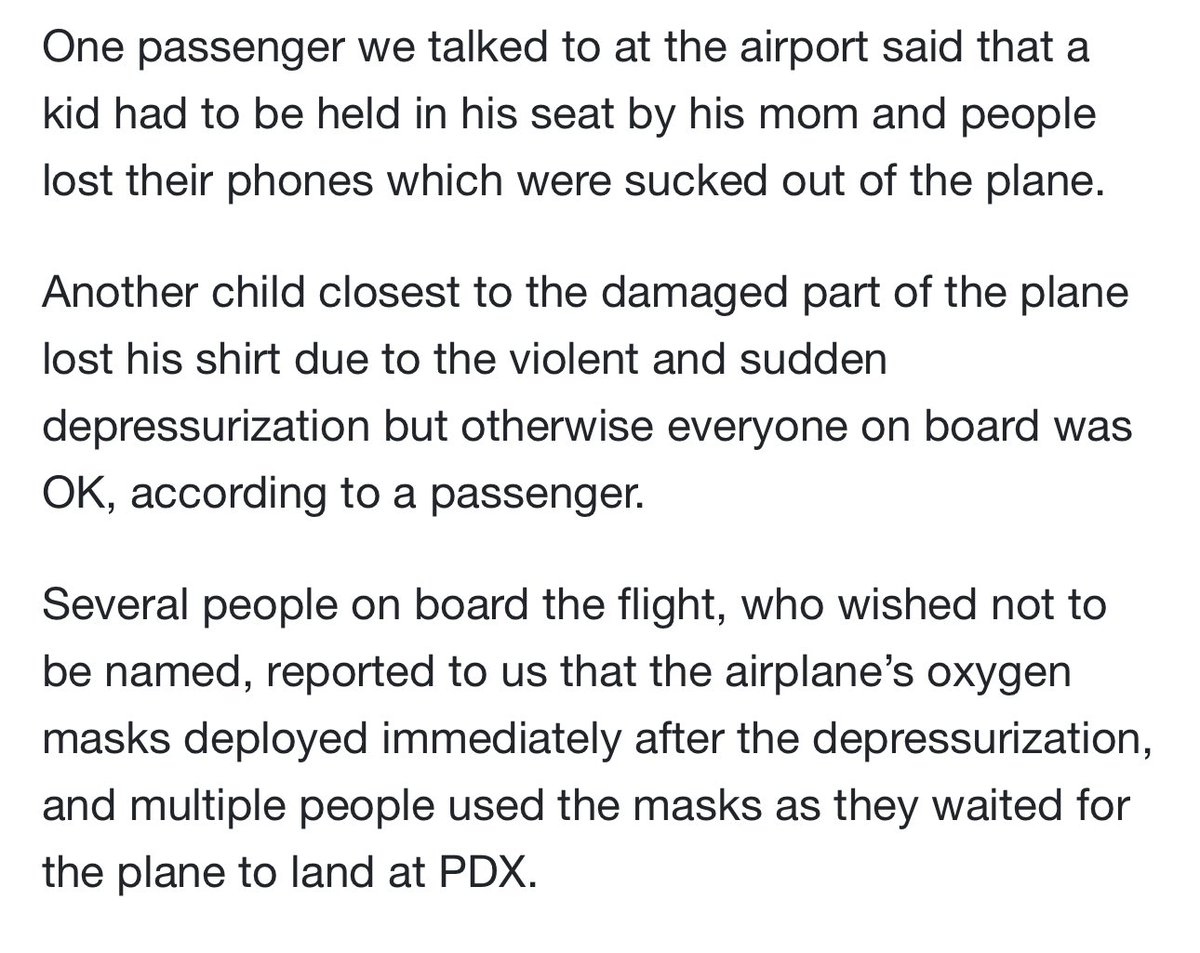 KellyAfterDarkk's tweet photo. En un vuelo de Alaska Airlines una de las ventanillas de emergencia, por un fallo, se abrió sola en pleno vuelo. Justamente los 2 asientos de ese lado estaban vacíos porque las personas que iban allí perdieron el vuelo.... https://t.co/cH3w4KmQSH