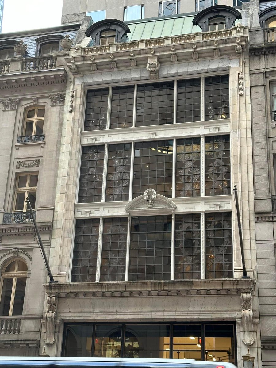 COnassis's tweet image. Lalique windows still there at the former Henri Bendel flagship store. New York, NY